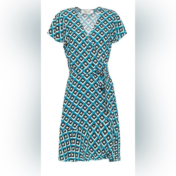 Diane Von Furstenberg Dresses & Skirts - Diane von Furstenberg Avaya Ruffled Crepe Wrap Dress